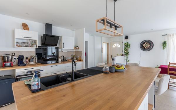 Maison à vendre    4 pièces •  Gastes