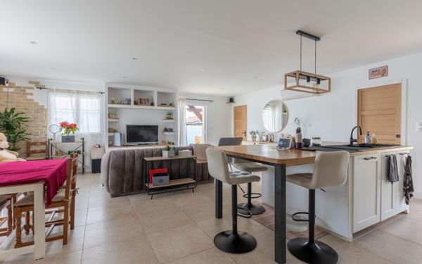 Maison à vendre    4 pièces •  Gastes