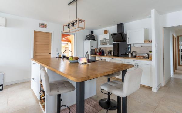 Maison à vendre    4 pièces •  Gastes