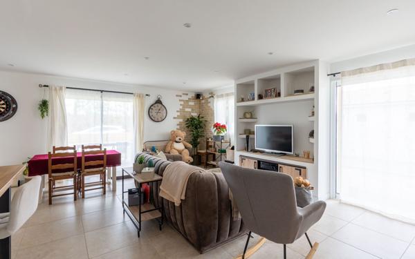 Maison à vendre    4 pièces •  Gastes