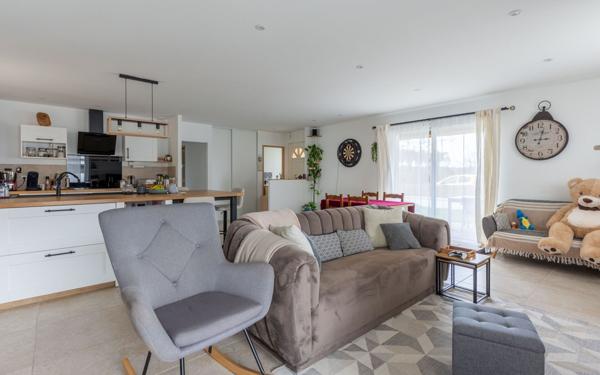 Maison à vendre    4 pièces •  Gastes