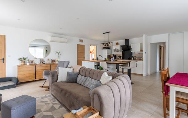 Maison à vendre    4 pièces •  Gastes