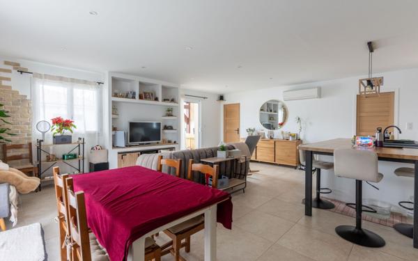 Maison à vendre    4 pièces •  Gastes