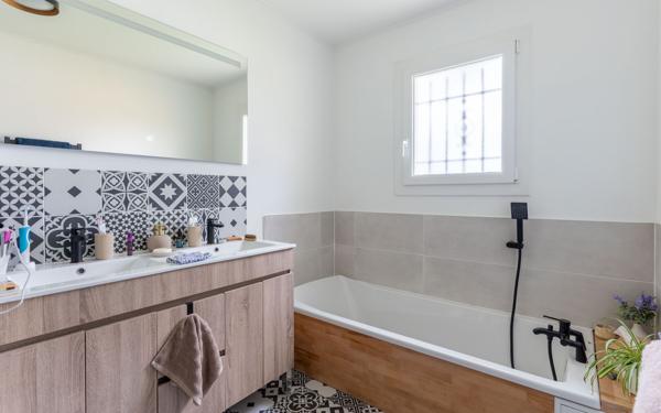 Maison à vendre    4 pièces •  Gastes