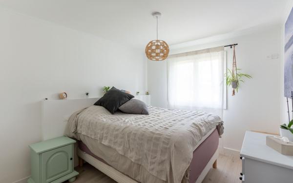 Maison à vendre    4 pièces •  Gastes