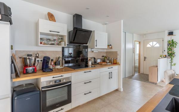 Maison à vendre    4 pièces •  Gastes