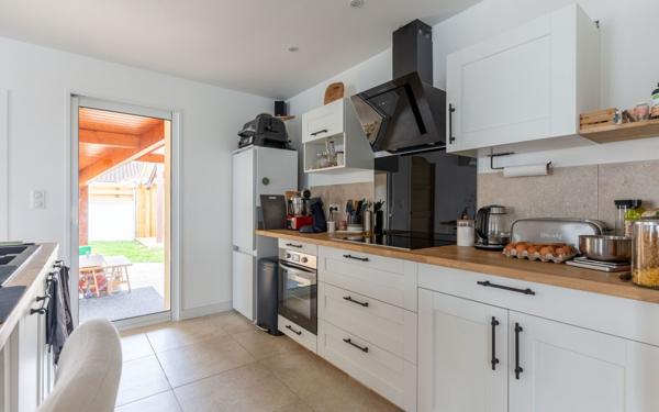 Maison à vendre    4 pièces •  Gastes