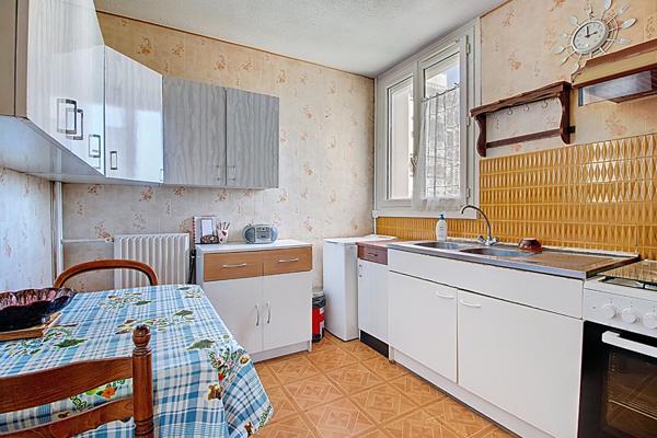 Appartement  a Vitrolles de 4 pieces  dans une residence bien entretenue!