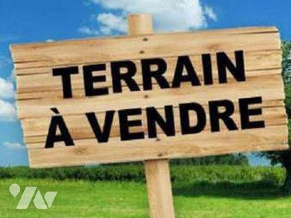 Terrain à bâtir de 729m2 en centre bourg 