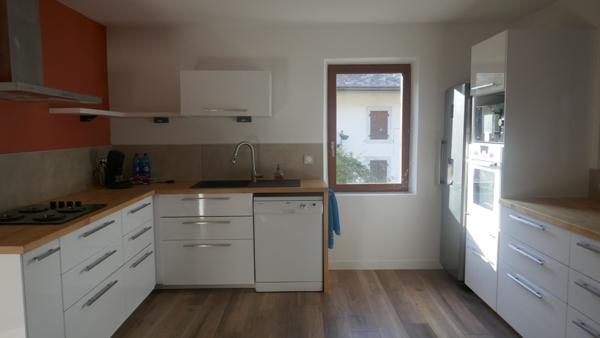 FAVERGES. MAISON DE VILLAGE AU CALME D'UN HAMEAU