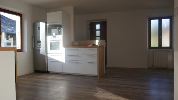 FAVERGES. MAISON DE VILLAGE AU CALME D'UN HAMEAU