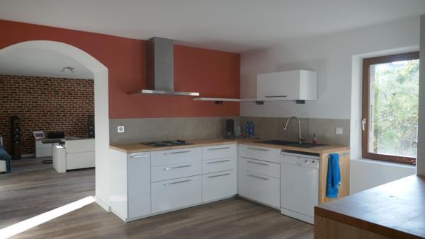 FAVERGES. MAISON DE VILLAGE AU CALME D'UN HAMEAU