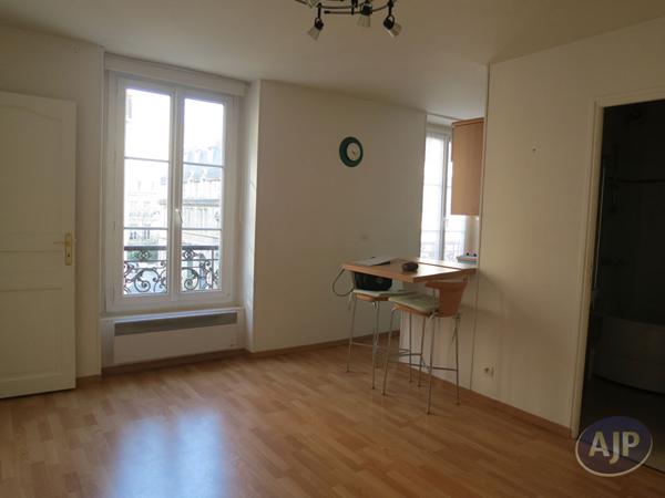 Vente appartement Paris 7eme : 455 000 € - AJP Immobilière Passy Paris 16