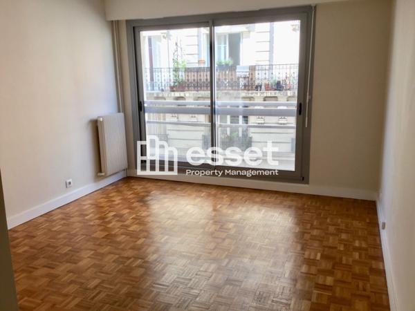 Location Studio 27 m² - Paris 75015