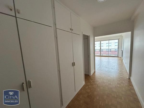 Appartement à louer 2 pièces 56.3m²