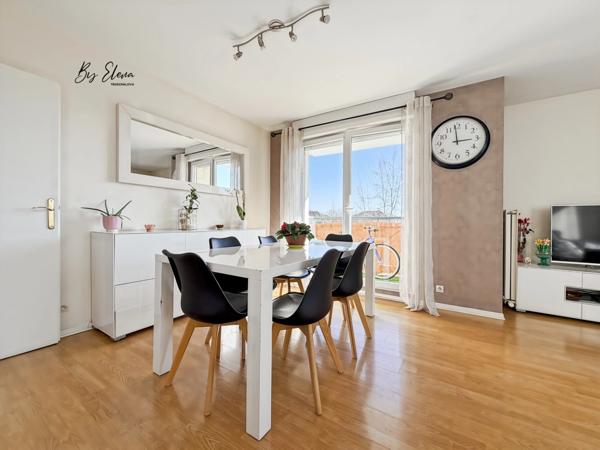 Bussy-Saint-Georges (77)– Appartement 4 pièces, résidence sécurisée, au calme, à 3 minutes du RER A, balcon, loggia avec vue dégagée et deux places de parking.