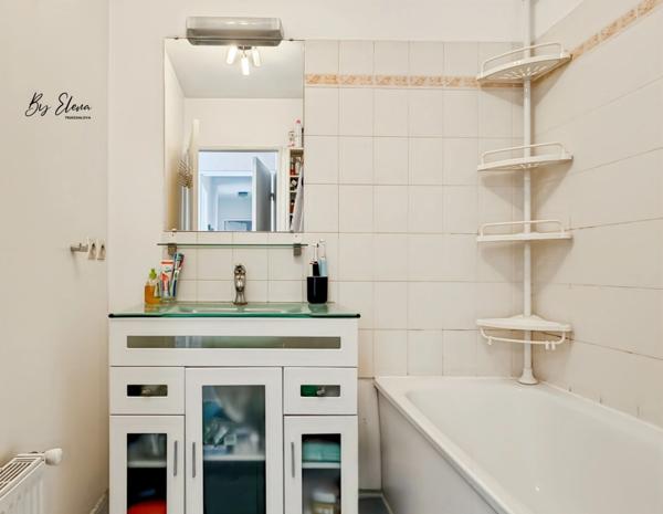 Bussy-Saint-Georges (77)– Appartement 4 pièces, résidence sécurisée, au calme, à 3 minutes du RER A, balcon, loggia avec vue dégagée et deux places de parking.