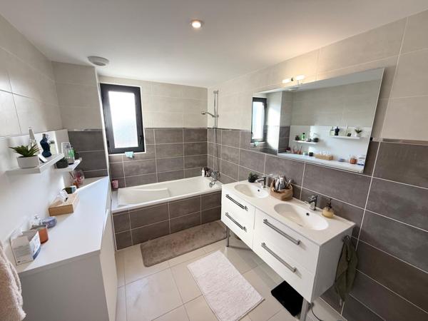 Appartement 4pièces 115 m² vue mer en dernier étage.