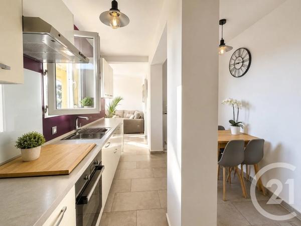 Maison à vendre  10 pièces - 225 m 2   OLLIOULES  - 83