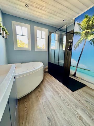 Maison avec piscine à 7min des plages Vendéennes.
