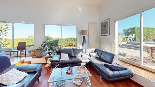 Maison d’architecte avec piscine et vue sur les vignes