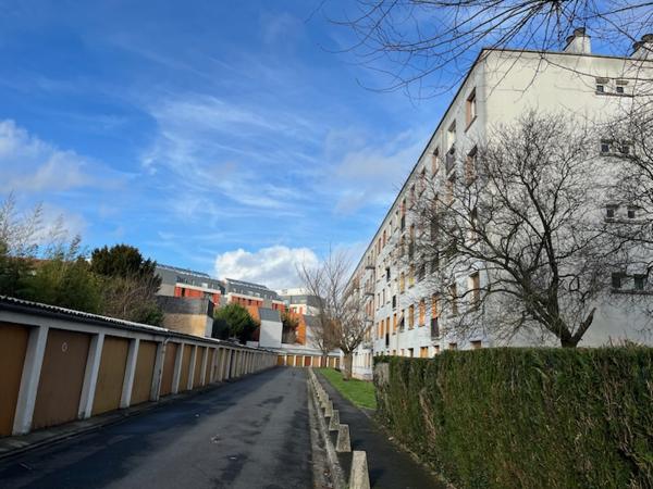 Parking / box Clamart 15 m2