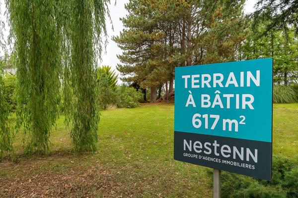 A VENDRE - TREGUEUX - Terrain constructible de 617 m²- hors lotissement - libre de constructeur