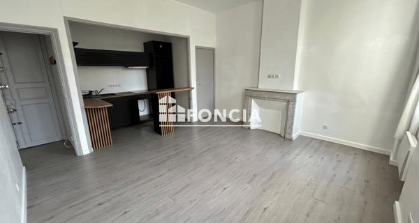 Location Appartement 2 pièces 38 m² - Marseille 13006