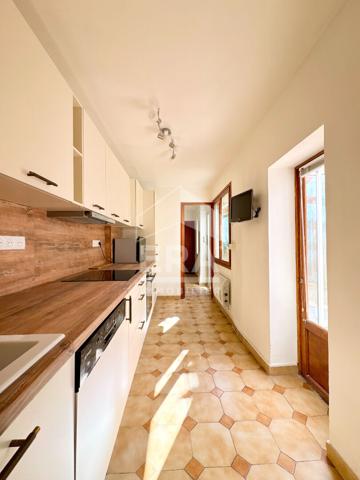 A VENDRE 84120 PERTUIS MAISON DE VILLE TYPE 5 PIECES D'ENVIRON 184M² AVEC COUR ET CAVE