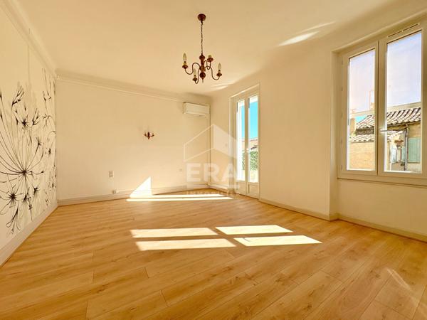 A VENDRE 84120 PERTUIS MAISON DE VILLE TYPE 5 PIECES D'ENVIRON 184M² AVEC COUR ET CAVE