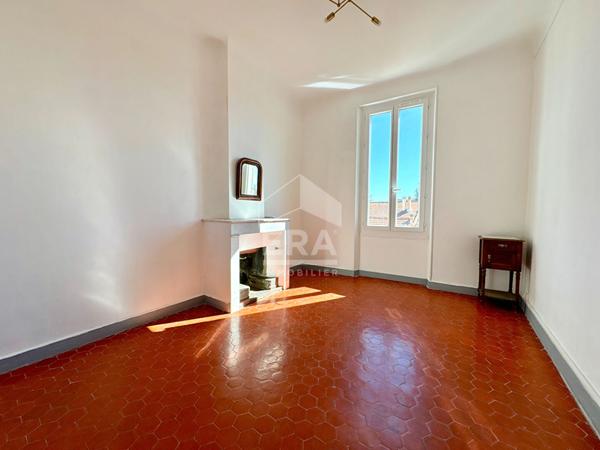 A VENDRE 84120 PERTUIS MAISON DE VILLE TYPE 5 PIECES D'ENVIRON 184M² AVEC COUR ET CAVE