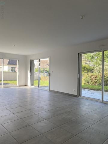 Maison neuve à la campagne