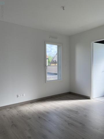 Maison neuve à la campagne