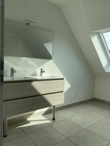 Maison neuve à la campagne