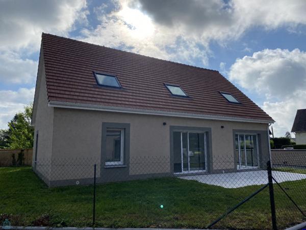 Maison neuve à la campagne