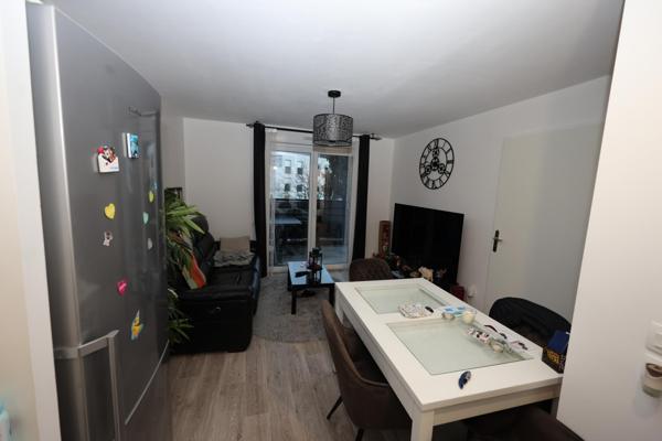 Dans résidence récente et sécurisée, joli 2 pièces avec grand balcon