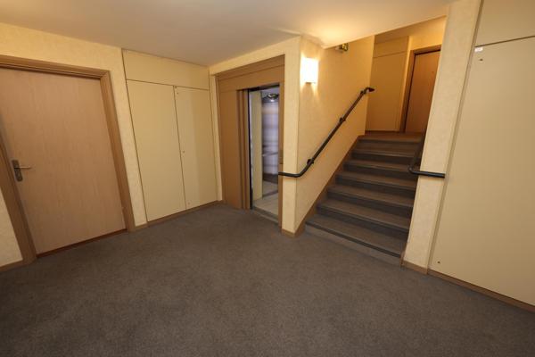 Dans résidence récente et sécurisée, joli 2 pièces avec grand balcon