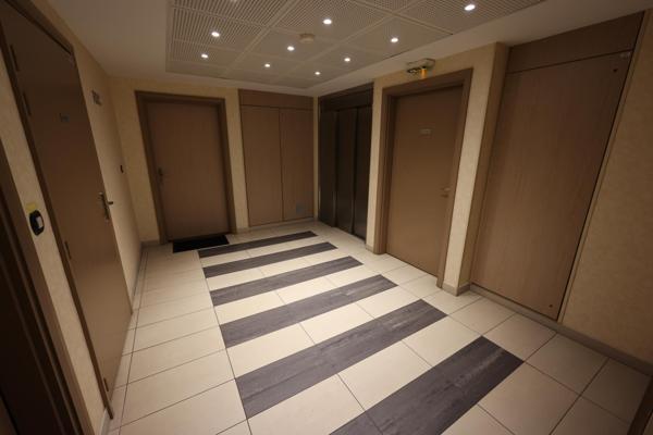 Dans résidence récente et sécurisée, joli 2 pièces avec grand balcon