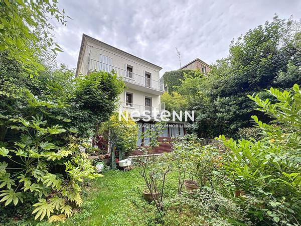 MEUDON - QUARTIER DU VAL - Maison avec jardin 10 pièces sur un terrain de 419 m²