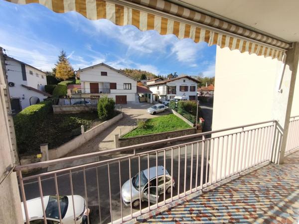 Beau balcon et jardin commun
