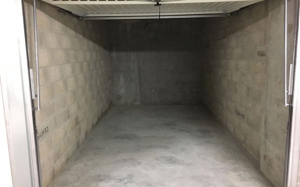 Stationnement à louer    Sathonay-Camp