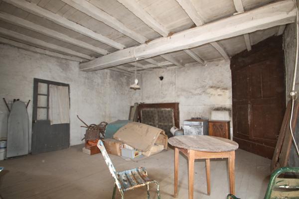 Marcillac-Lanville (16140) MAISON A BALET CHARENTAISE 100 M2 AVEC COUR