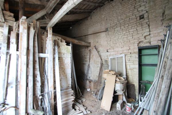 Marcillac-Lanville (16140) MAISON A BALET CHARENTAISE 100 M2 AVEC COUR