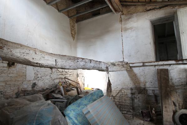 Marcillac-Lanville (16140) MAISON A BALET CHARENTAISE 100 M2 AVEC COUR