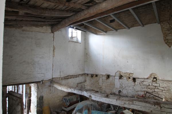 Marcillac-Lanville (16140) MAISON A BALET CHARENTAISE 100 M2 AVEC COUR