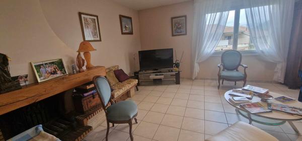 Gap (05000) A saisir Maison bourgeoise composée de 2 appartements avec de nombreuses dépendances et un grand terrain de 1