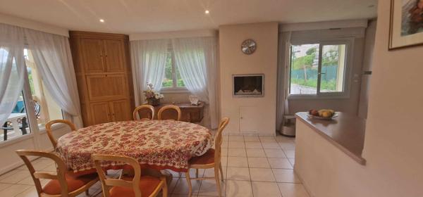 Gap (05000) A saisir Maison bourgeoise composée de 2 appartements avec de nombreuses dépendances et un grand terrain de 1