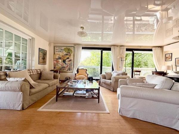 Appartement à LE CHESNAY, 78150 - 5 pièces 146m²