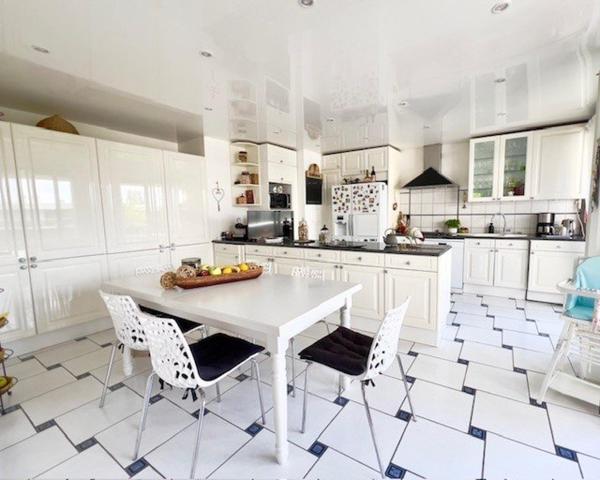 Appartement à LE CHESNAY, 78150 - 5 pièces 146m²