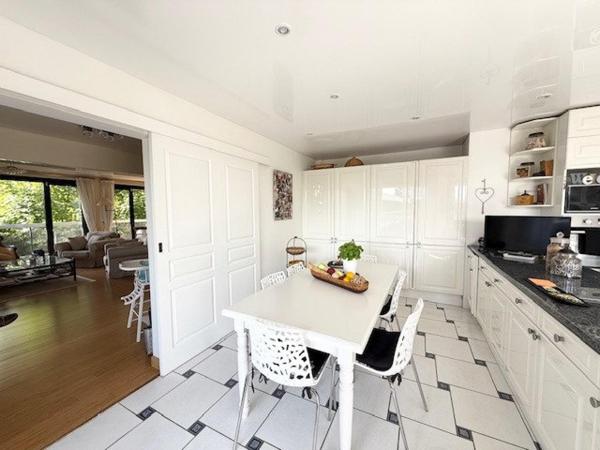 Appartement à LE CHESNAY, 78150 - 5 pièces 146m²